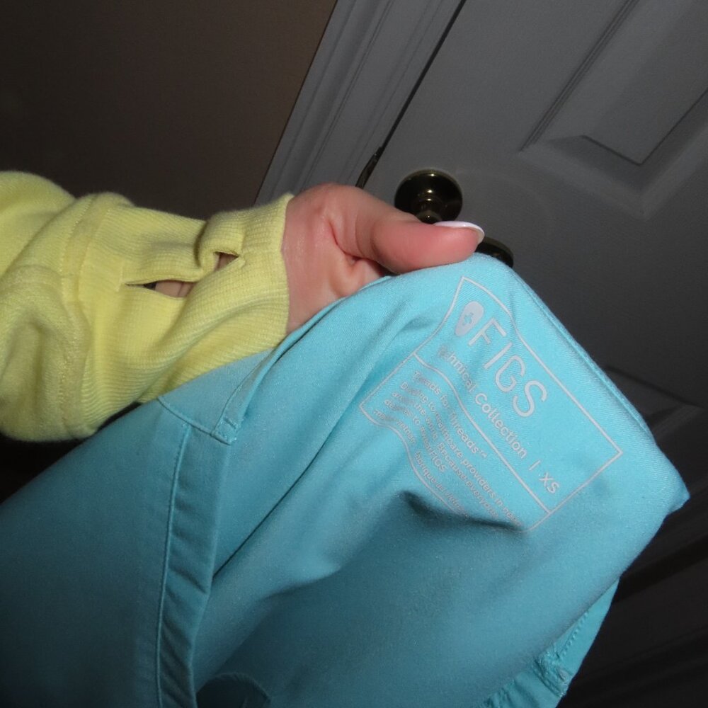 Women's Aqua Figs Scrubs *rare* - Picture 4 of 9
